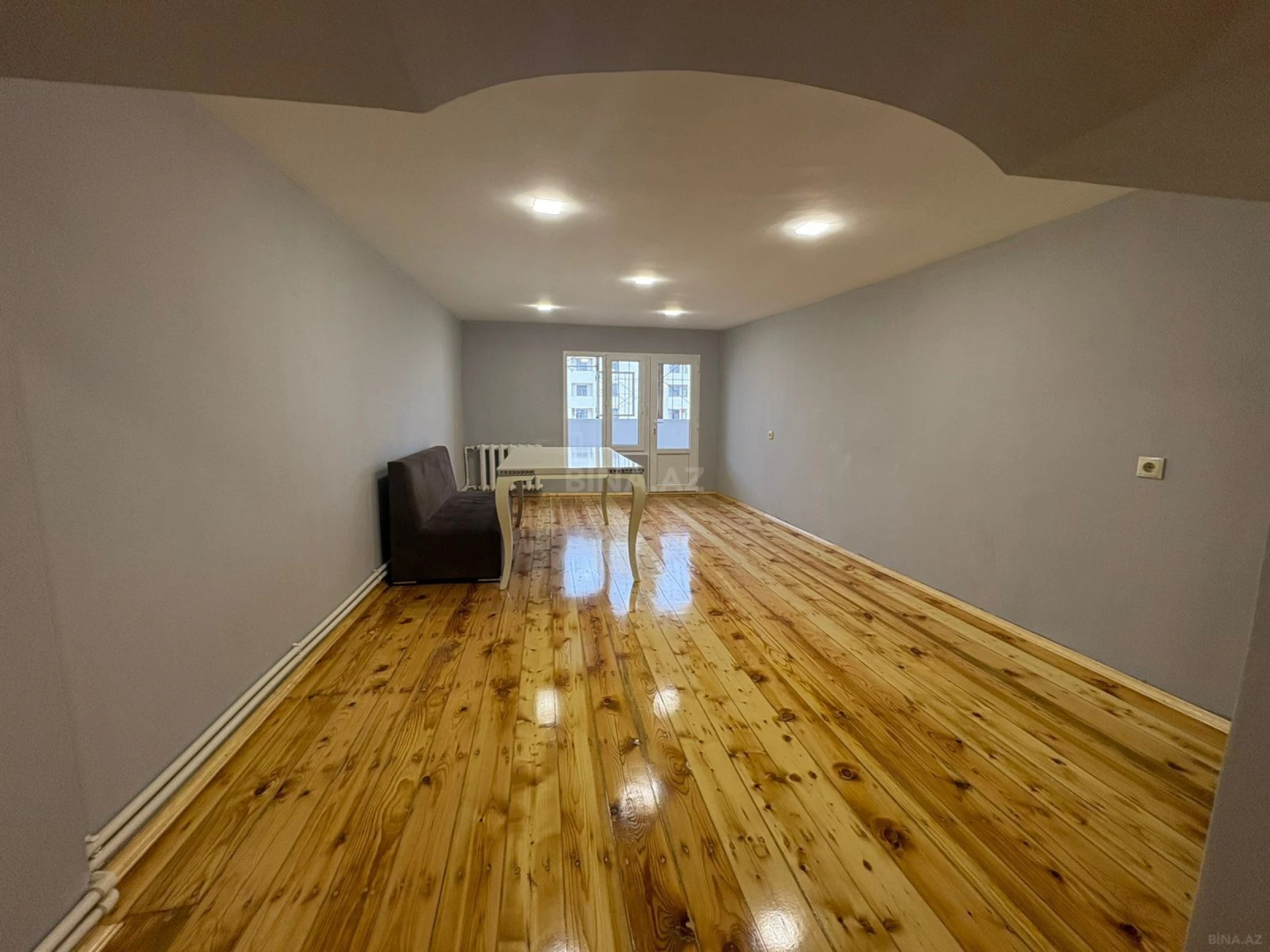 Satılır 3 otaqlı mənzil 200 m²