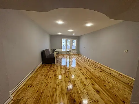 Satılır 3 otaqlı mənzil 200 m²