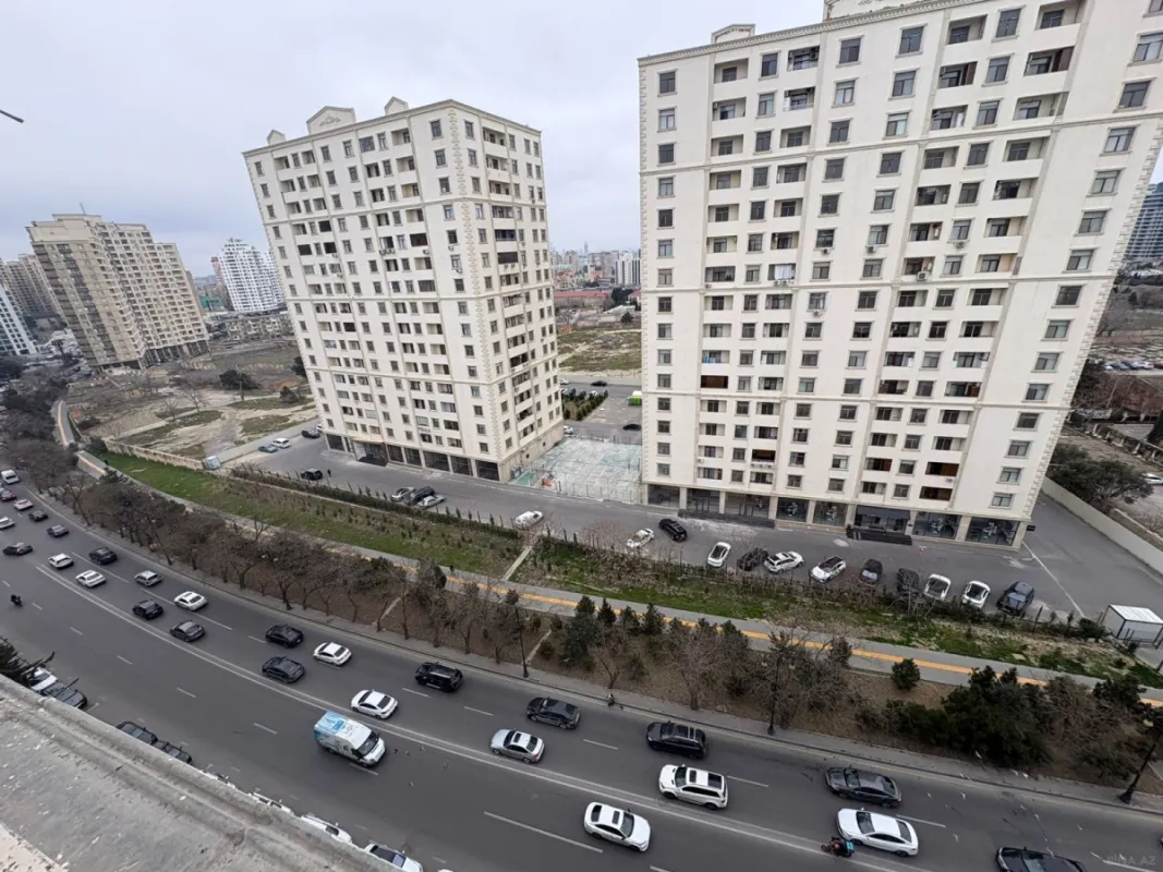 Satılır 3 otaqlı mənzil 200 m²