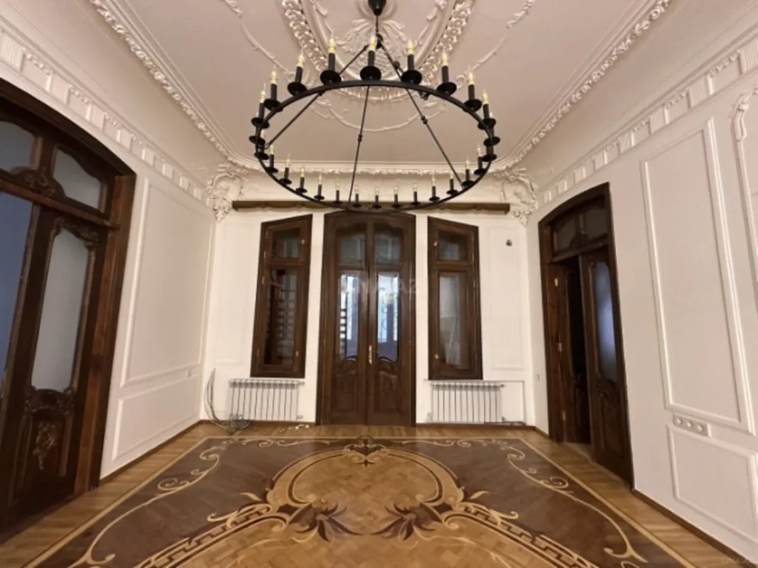 Kirayə verilir 5 otaqlı ofis 200 m²