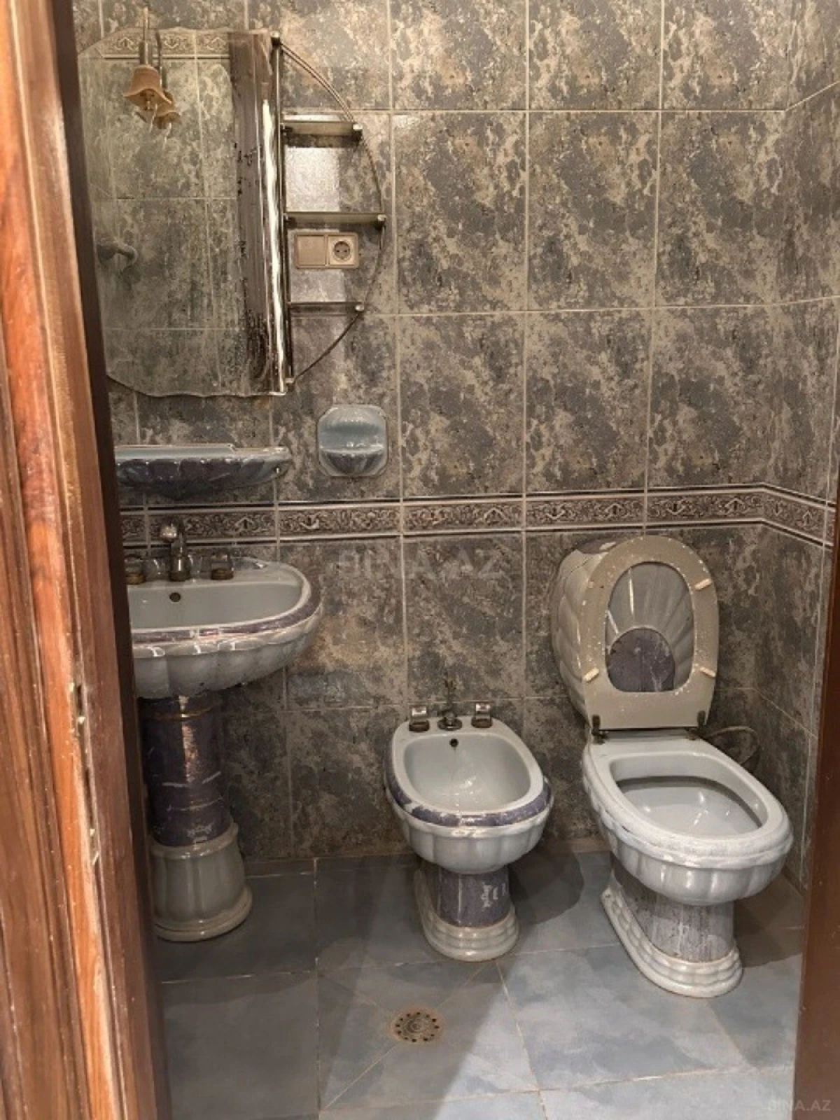 Kirayə verilir 5 otaqlı ofis 200 m²