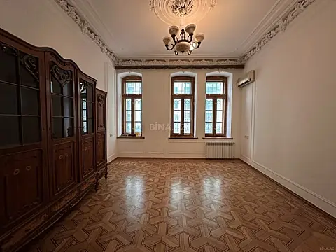 Kirayə verilir 5 otaqlı ofis 200 m²