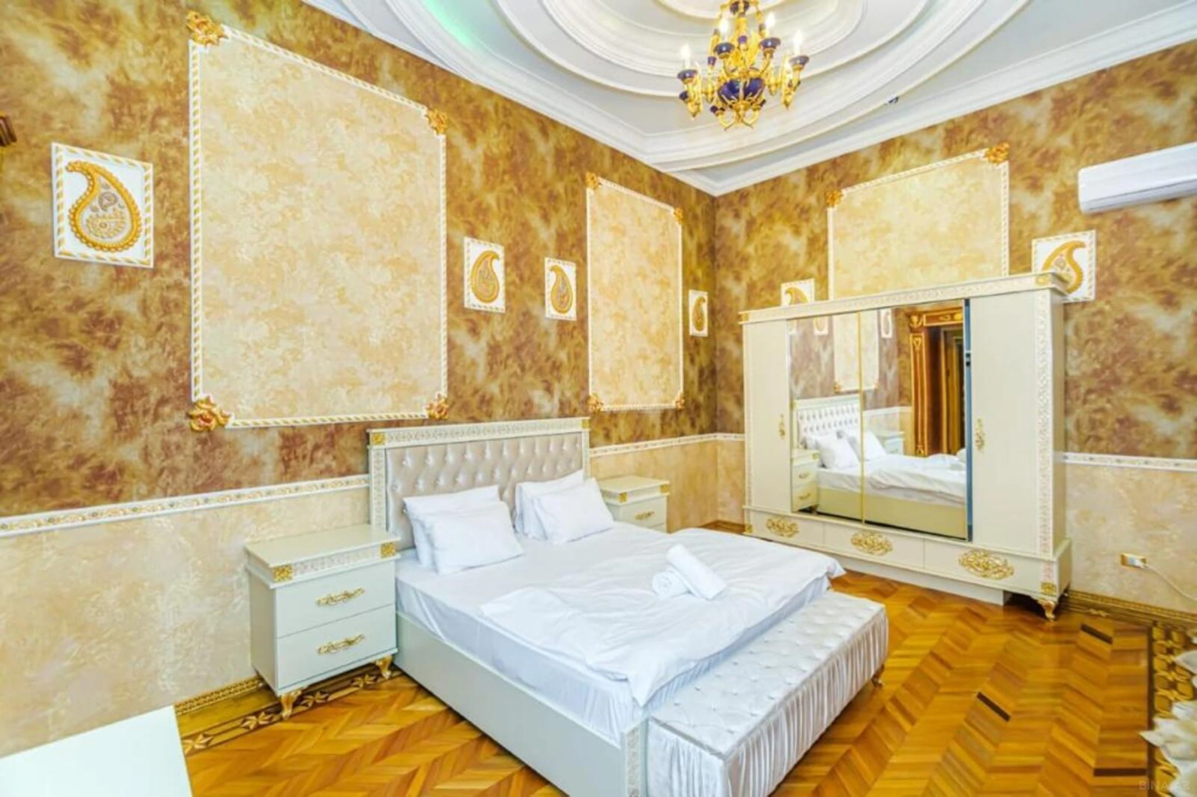 Kirayə verilir 5 otaqlı mənzil 210 m²