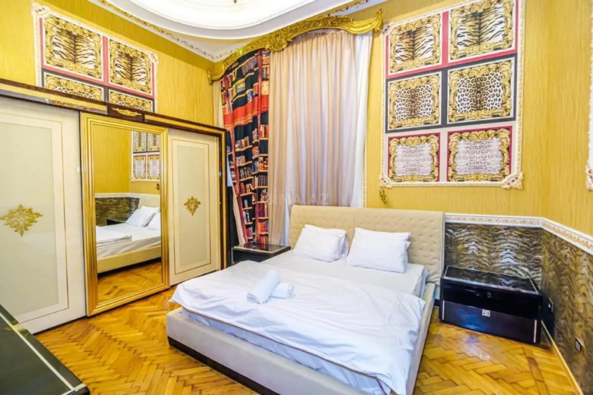 Kirayə verilir 5 otaqlı mənzil 210 m²