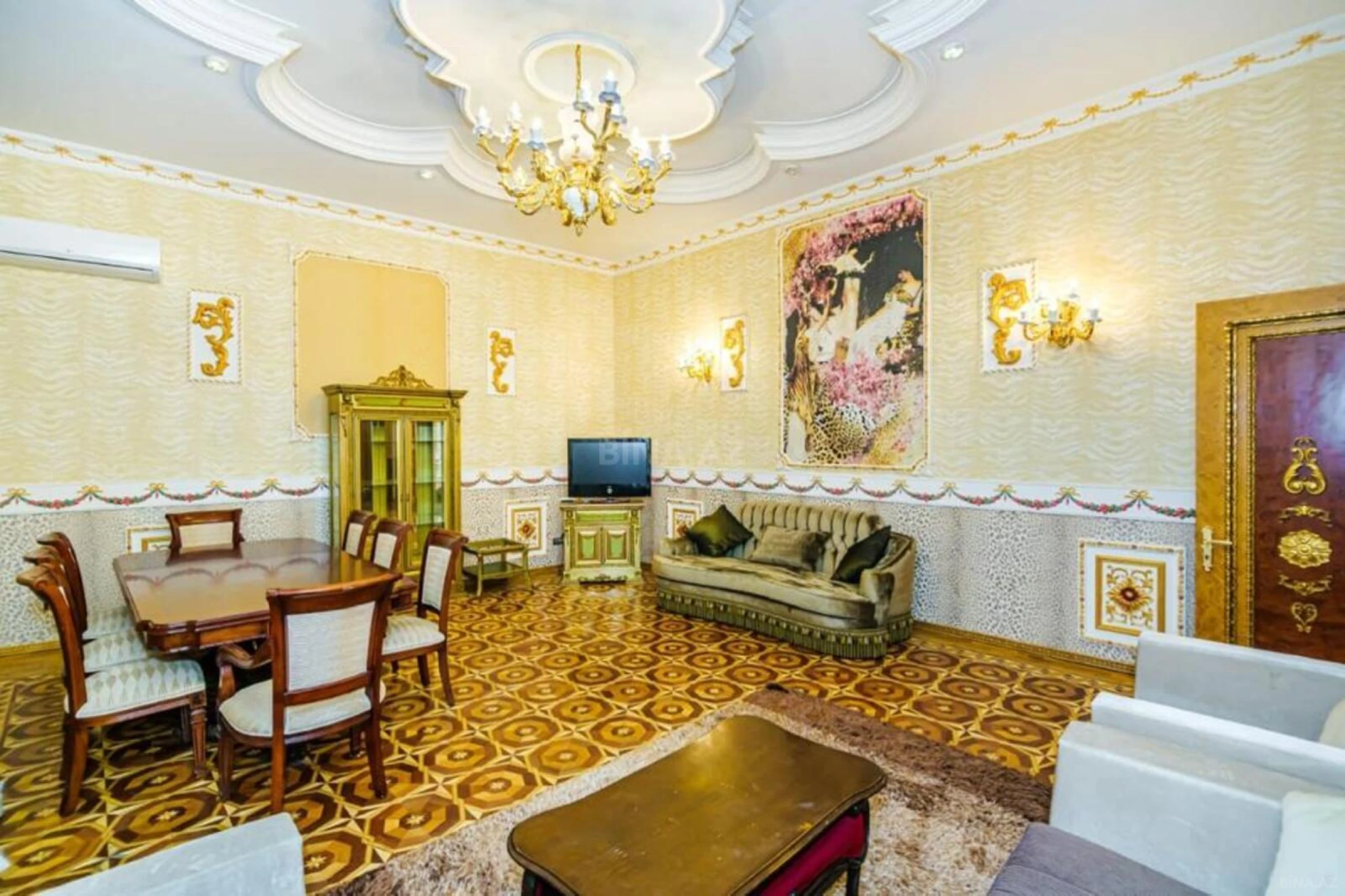 Kirayə verilir 5 otaqlı mənzil 210 m²