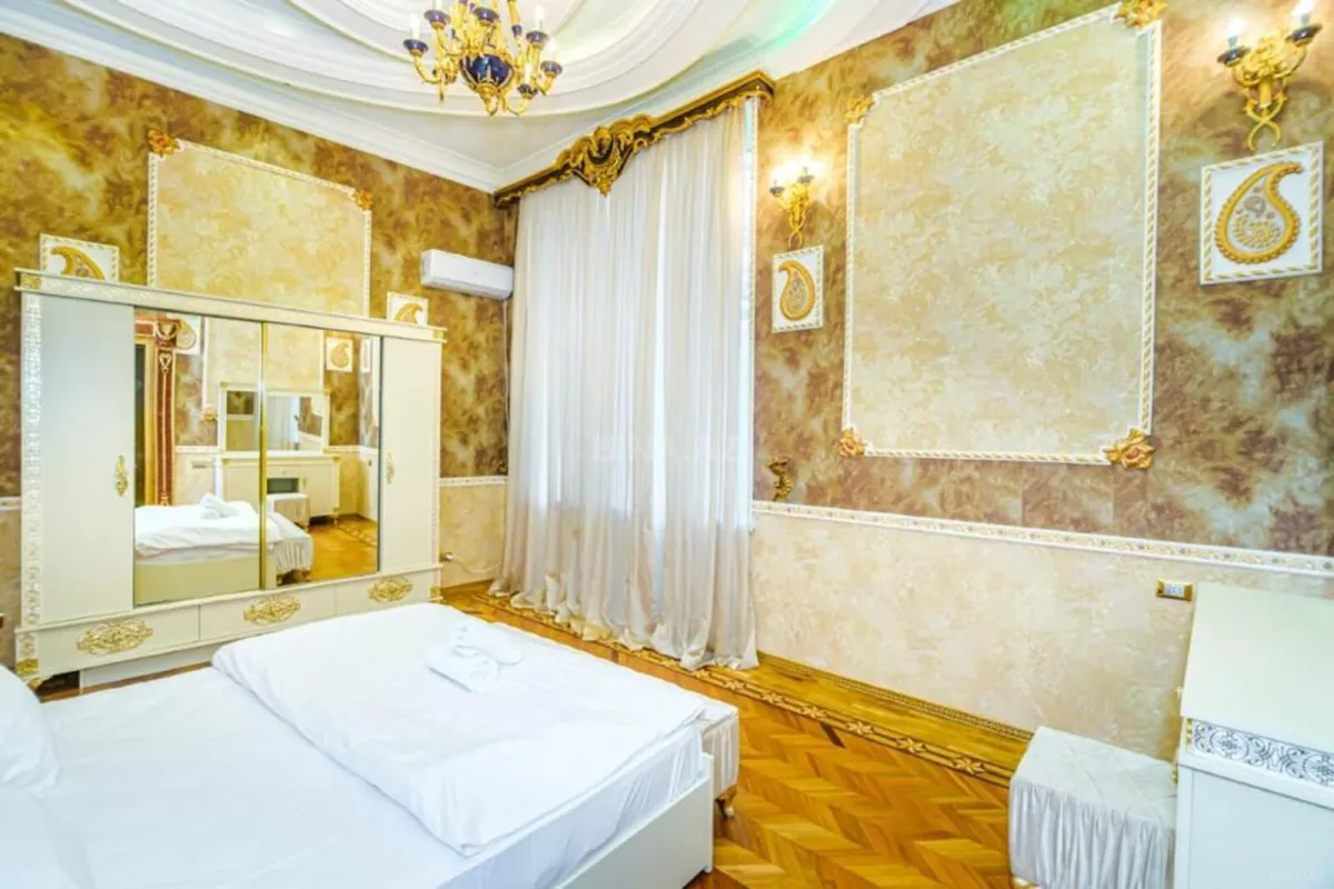 Kirayə verilir 5 otaqlı mənzil 210 m²