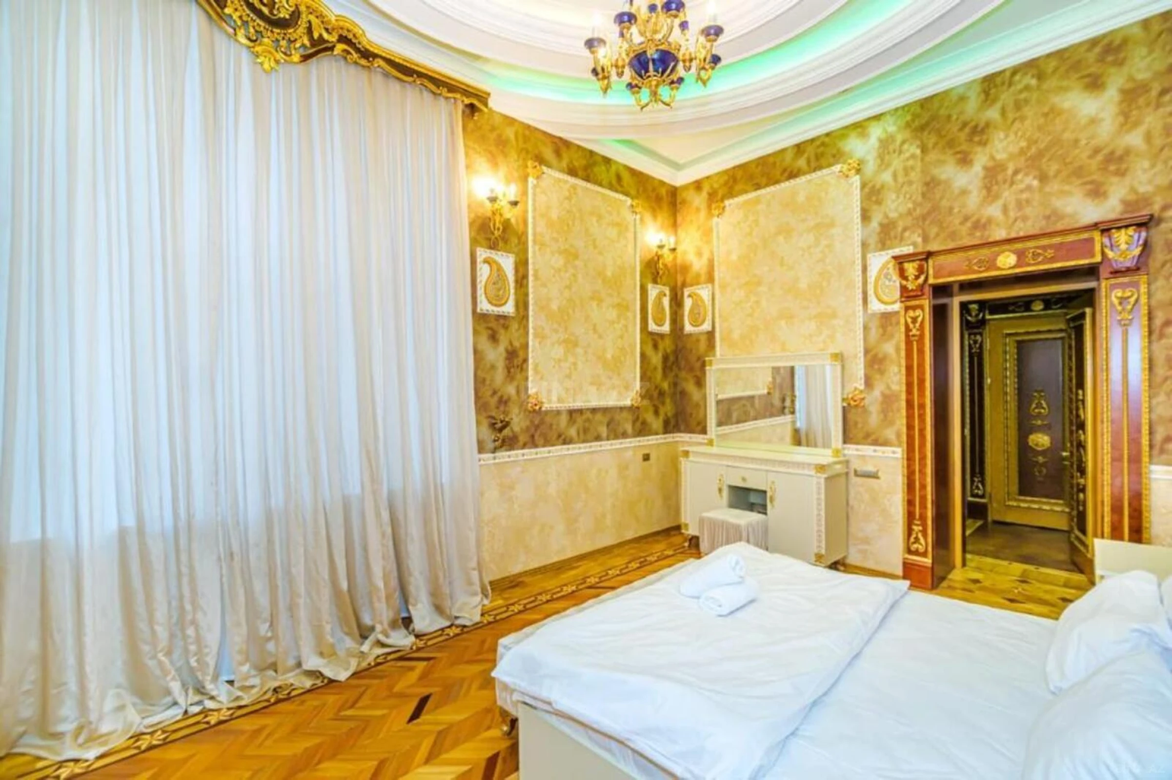 Kirayə verilir 5 otaqlı mənzil 210 m²