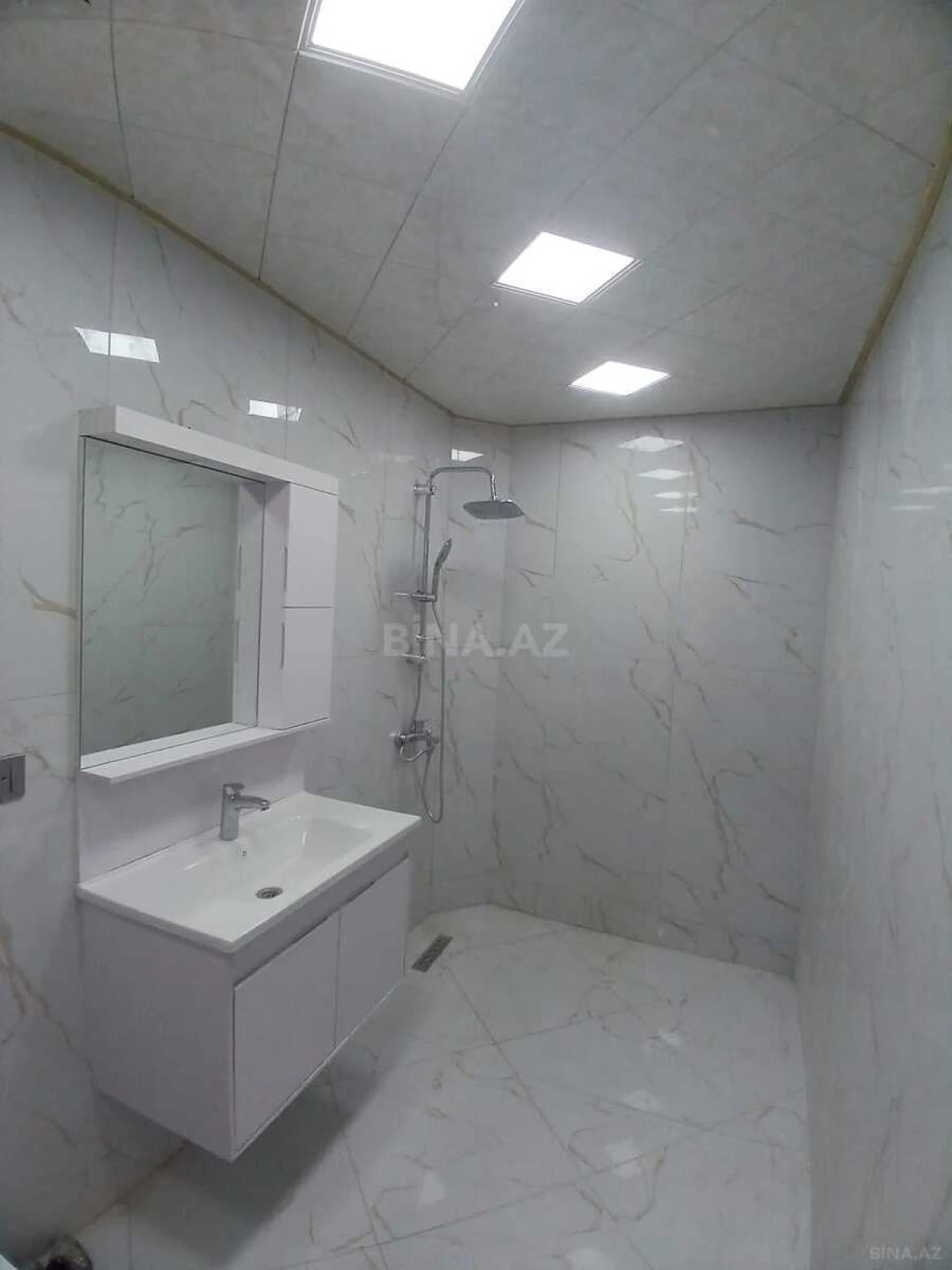Kirayə verilir 3 otaqlı mənzil 140 m²