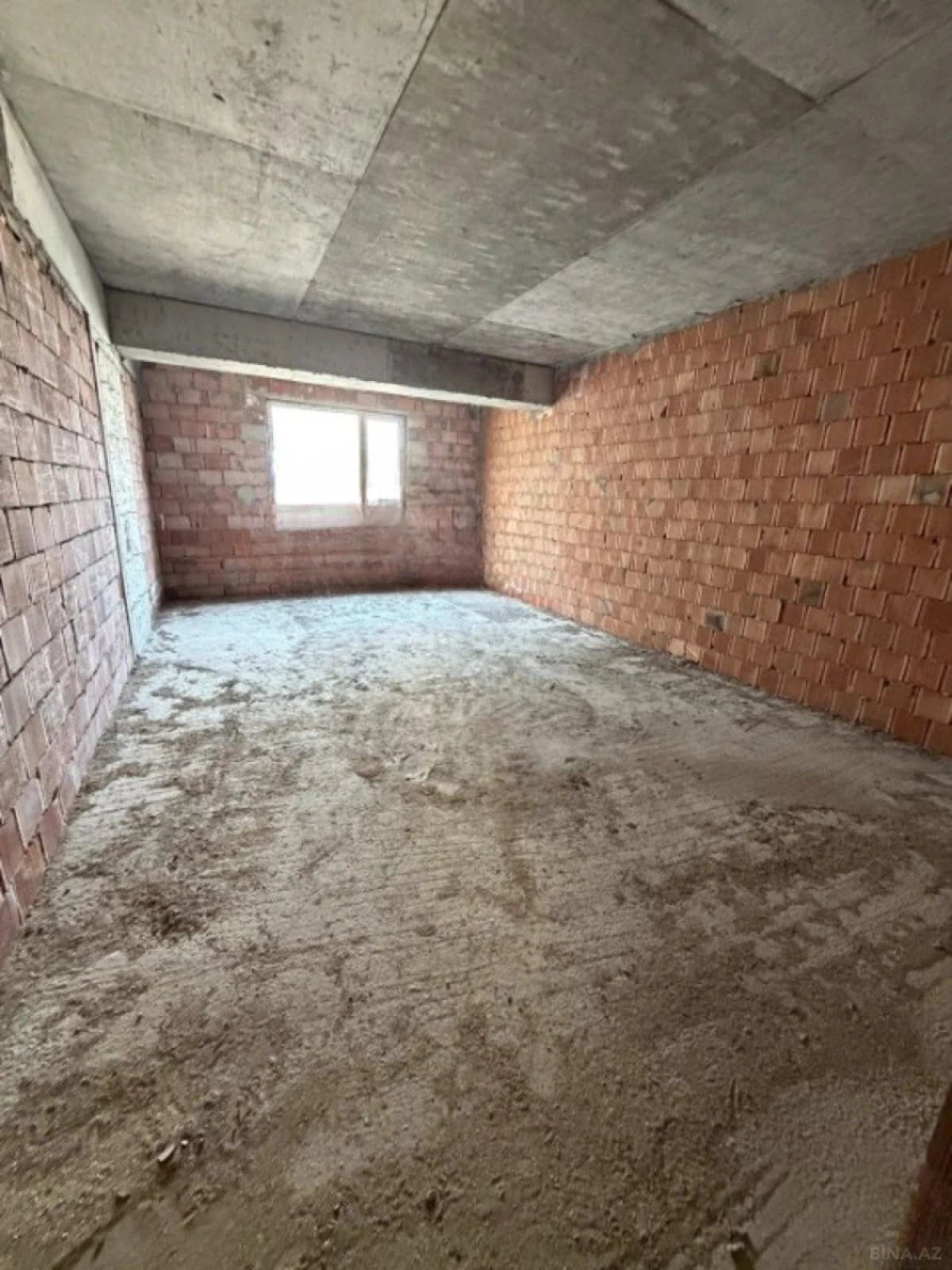 Satılır 3 otaqlı mənzil 154 m²