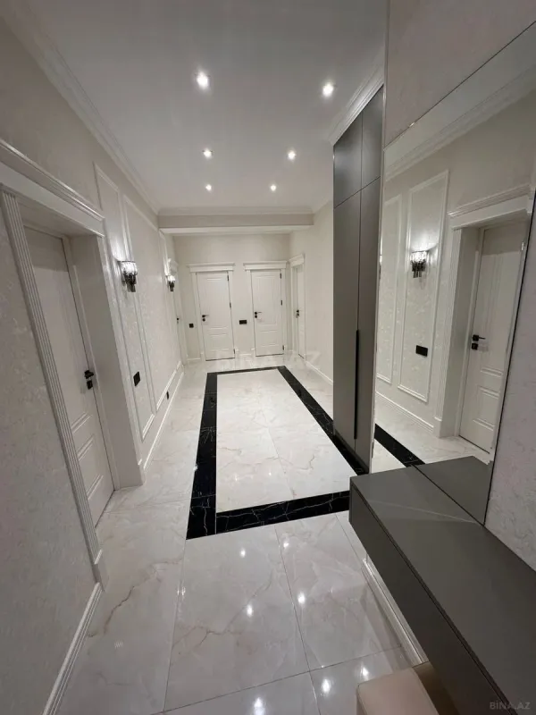 Satılır 3 otaqlı mənzil 135 m²