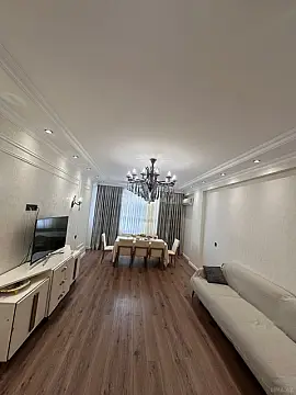 Satılır 3 otaqlı mənzil 135 m²
