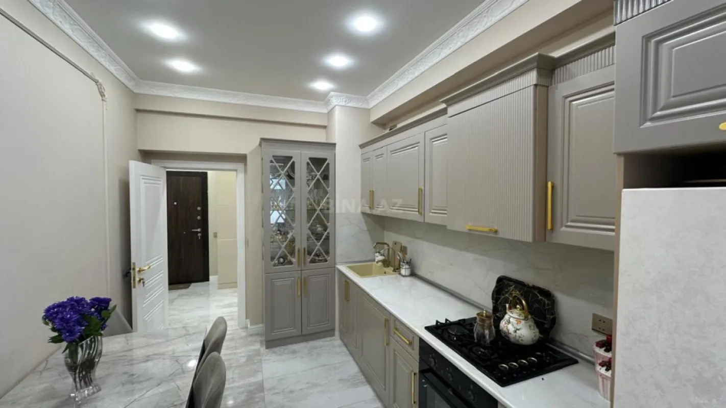 Satılır 2 otaqlı mənzil 82 m²