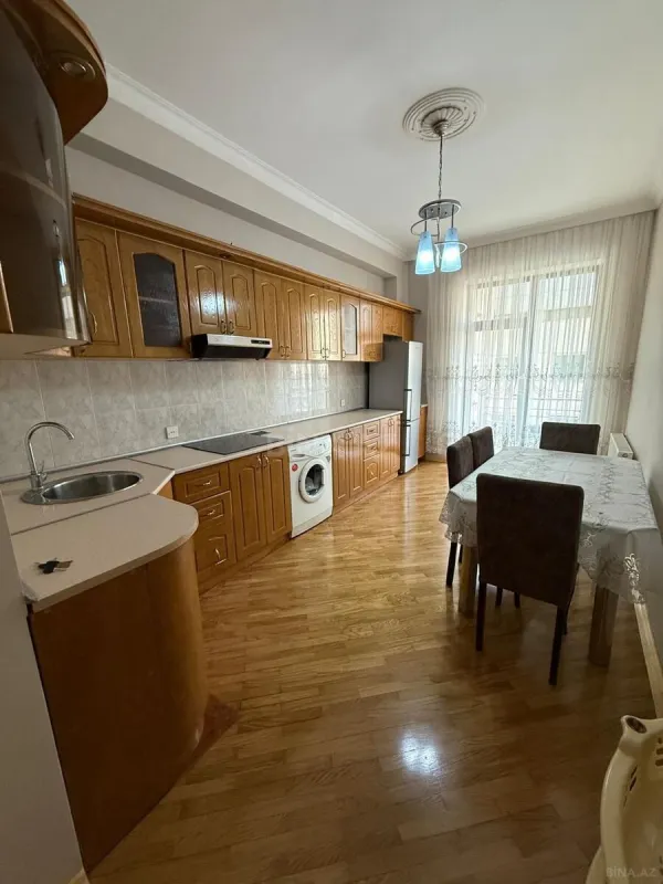 Kirayə verilir 4 otaqlı mənzil 120 m²
