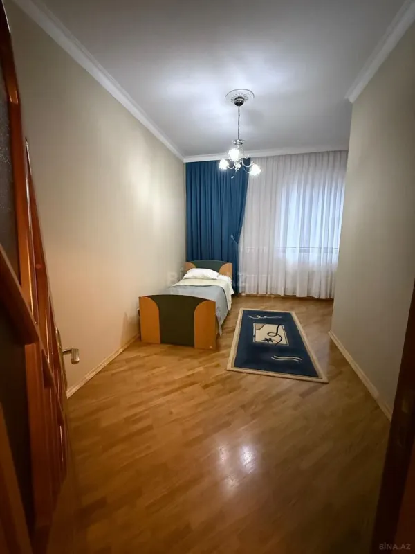 Kirayə verilir 4 otaqlı mənzil 120 m²