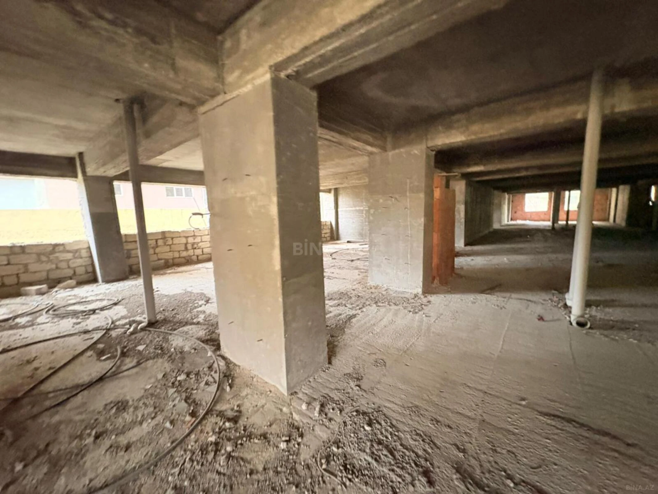 Satılır obyekt 600 m²