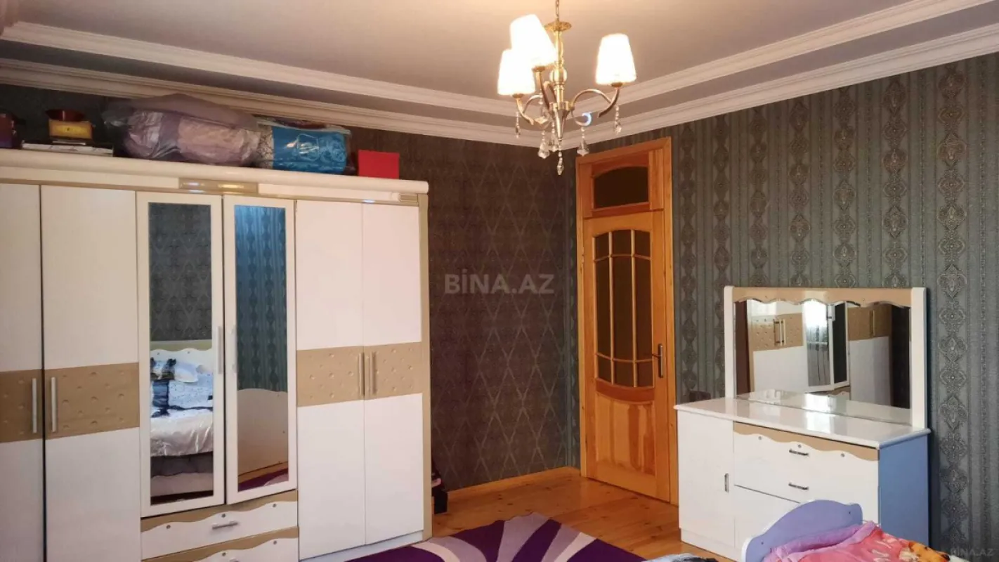 Satılır 5 otaqlı həyət evi 240 m²