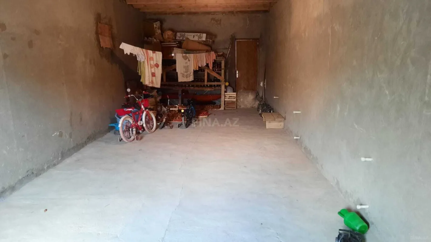 Satılır 5 otaqlı həyət evi 240 m²