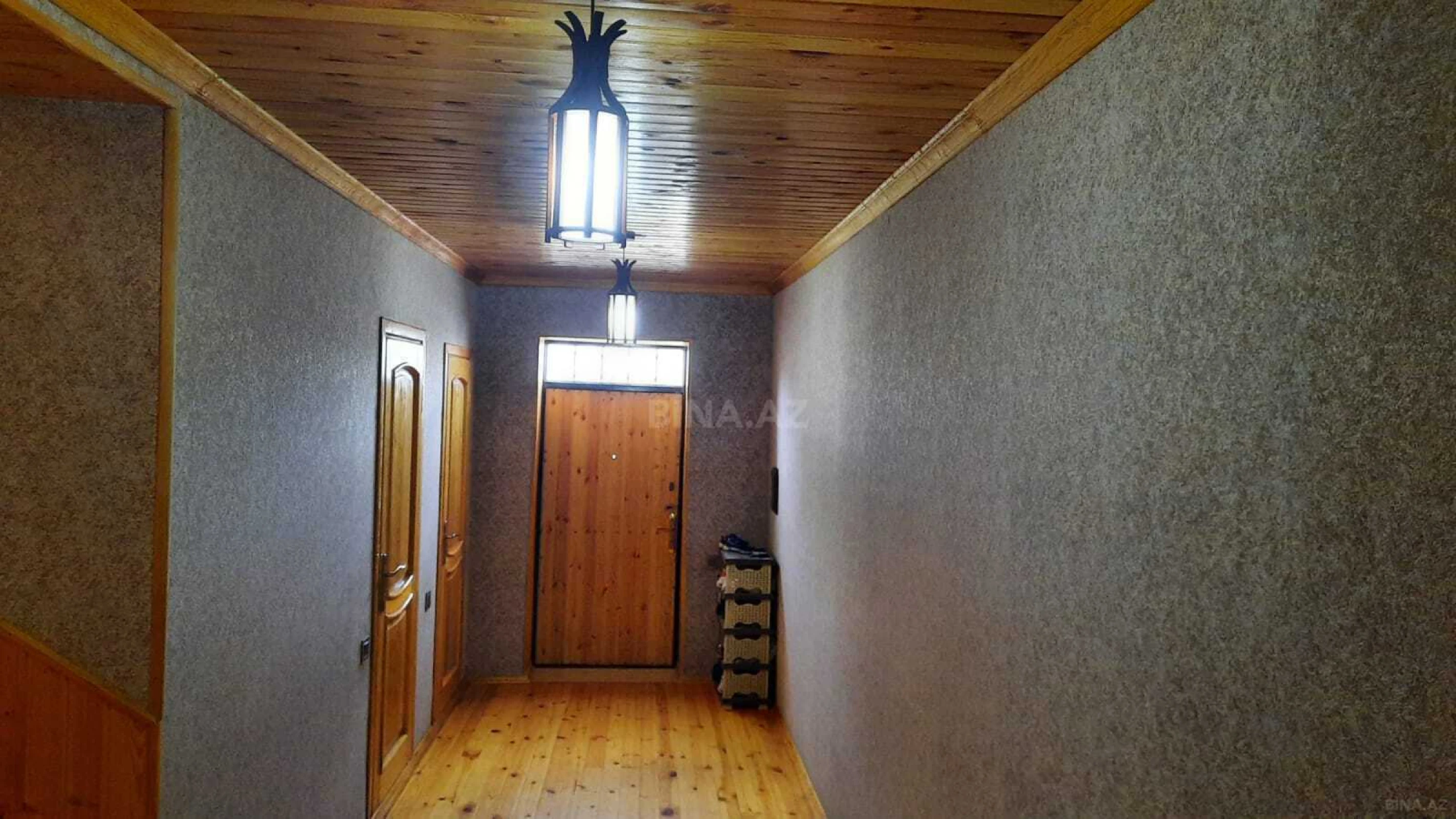 Satılır 5 otaqlı həyət evi 240 m²