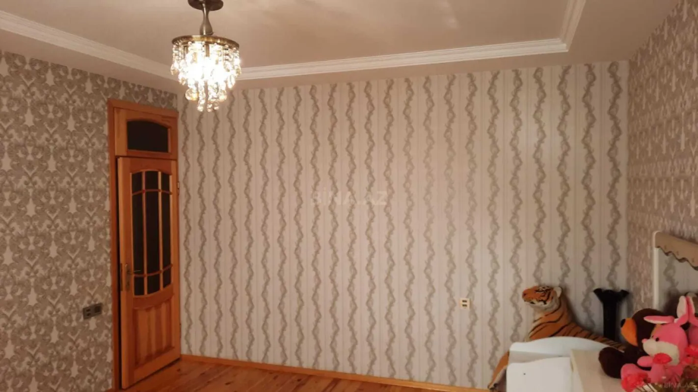 Satılır 5 otaqlı həyət evi 240 m²