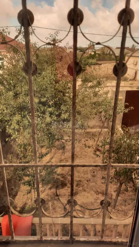 Satılır 5 otaqlı həyət evi 240 m²