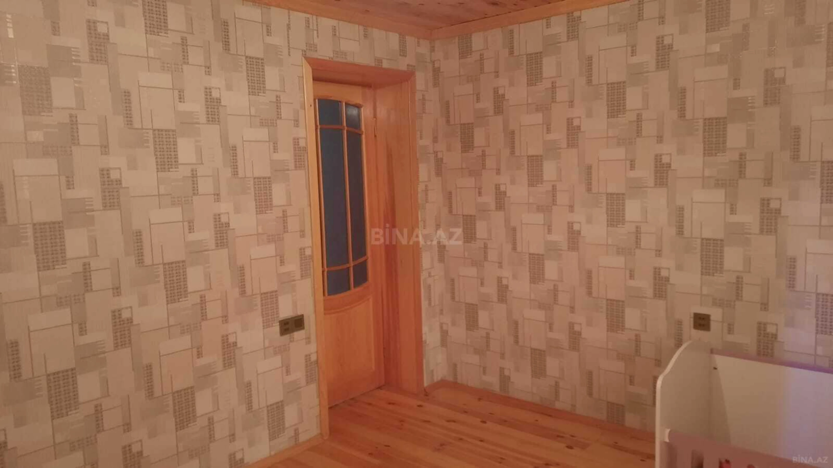 Satılır 5 otaqlı həyət evi 240 m²