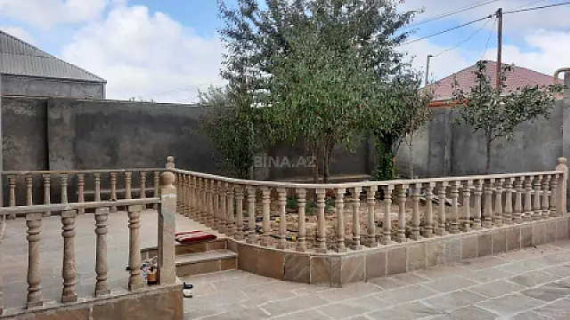 Satılır 5 otaqlı həyət evi 240 m²