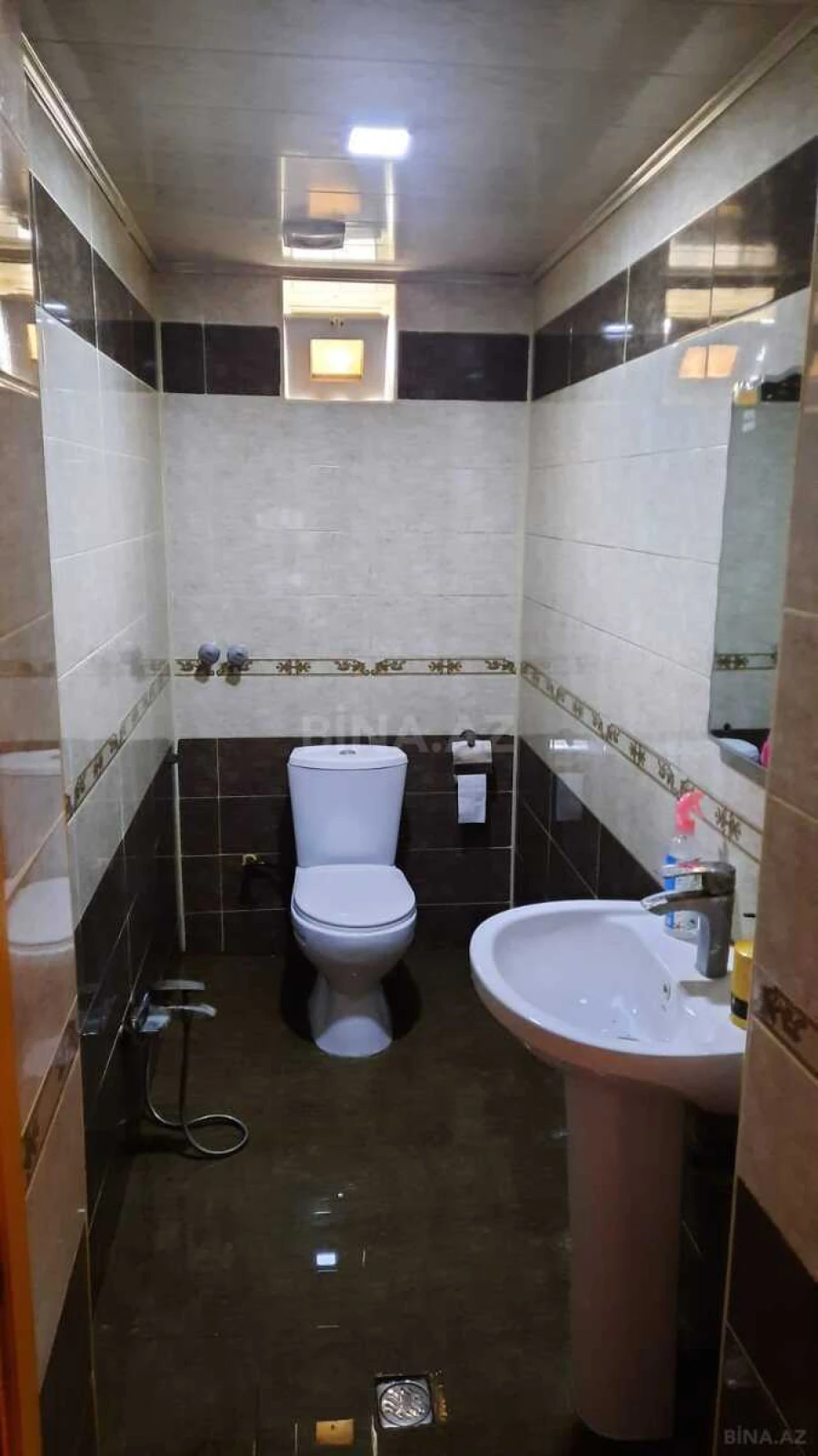 Satılır 5 otaqlı həyət evi 240 m²