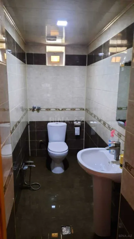 Satılır 5 otaqlı həyət evi 240 m²