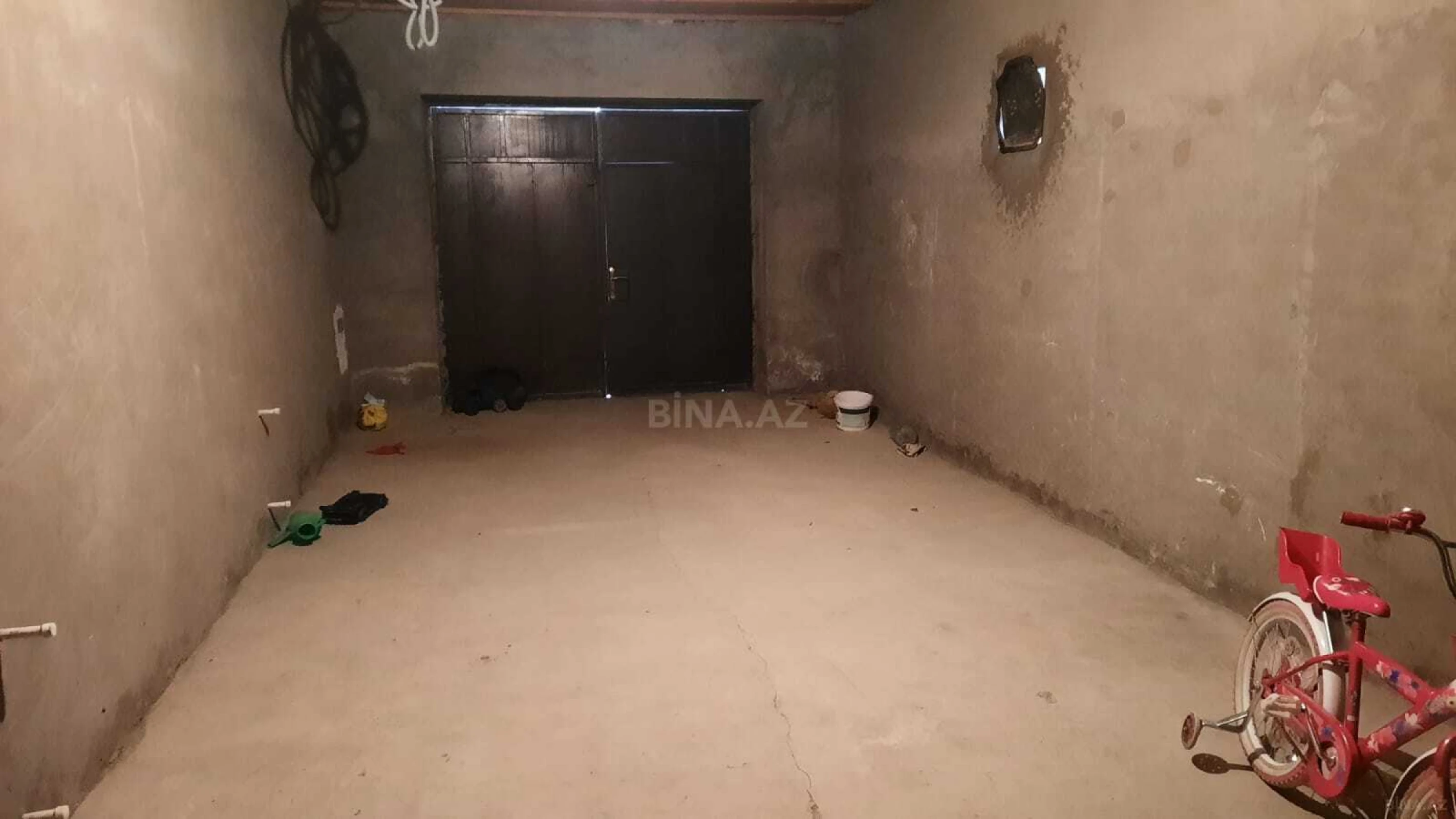 Satılır 5 otaqlı həyət evi 240 m²