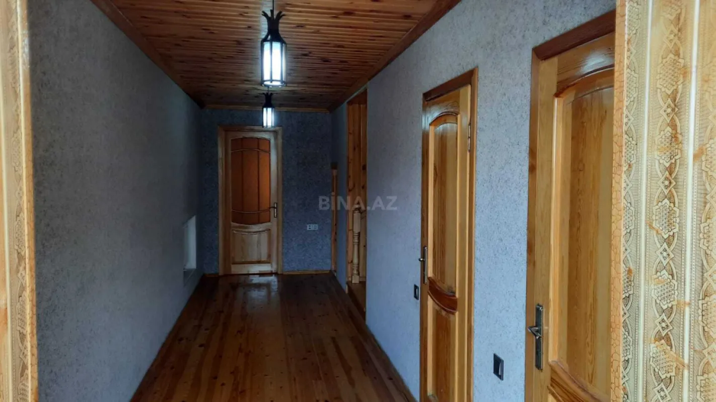 Satılır 5 otaqlı həyət evi 240 m²