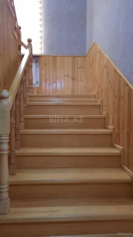 Satılır 5 otaqlı həyət evi 240 m²