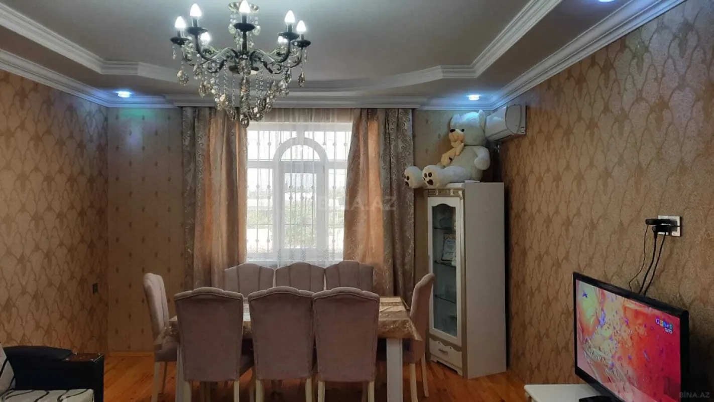 Satılır 5 otaqlı həyət evi 240 m²