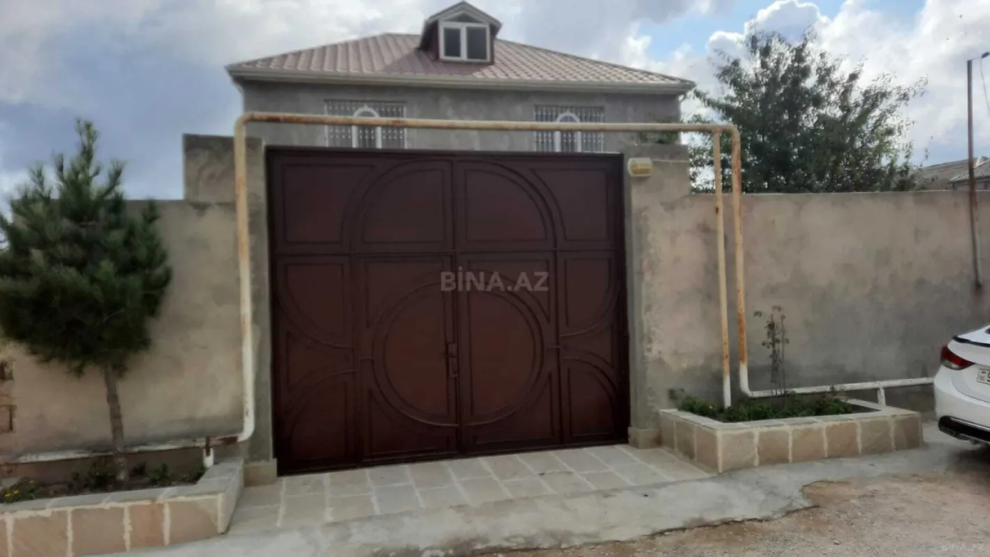 Satılır 5 otaqlı həyət evi 240 m²