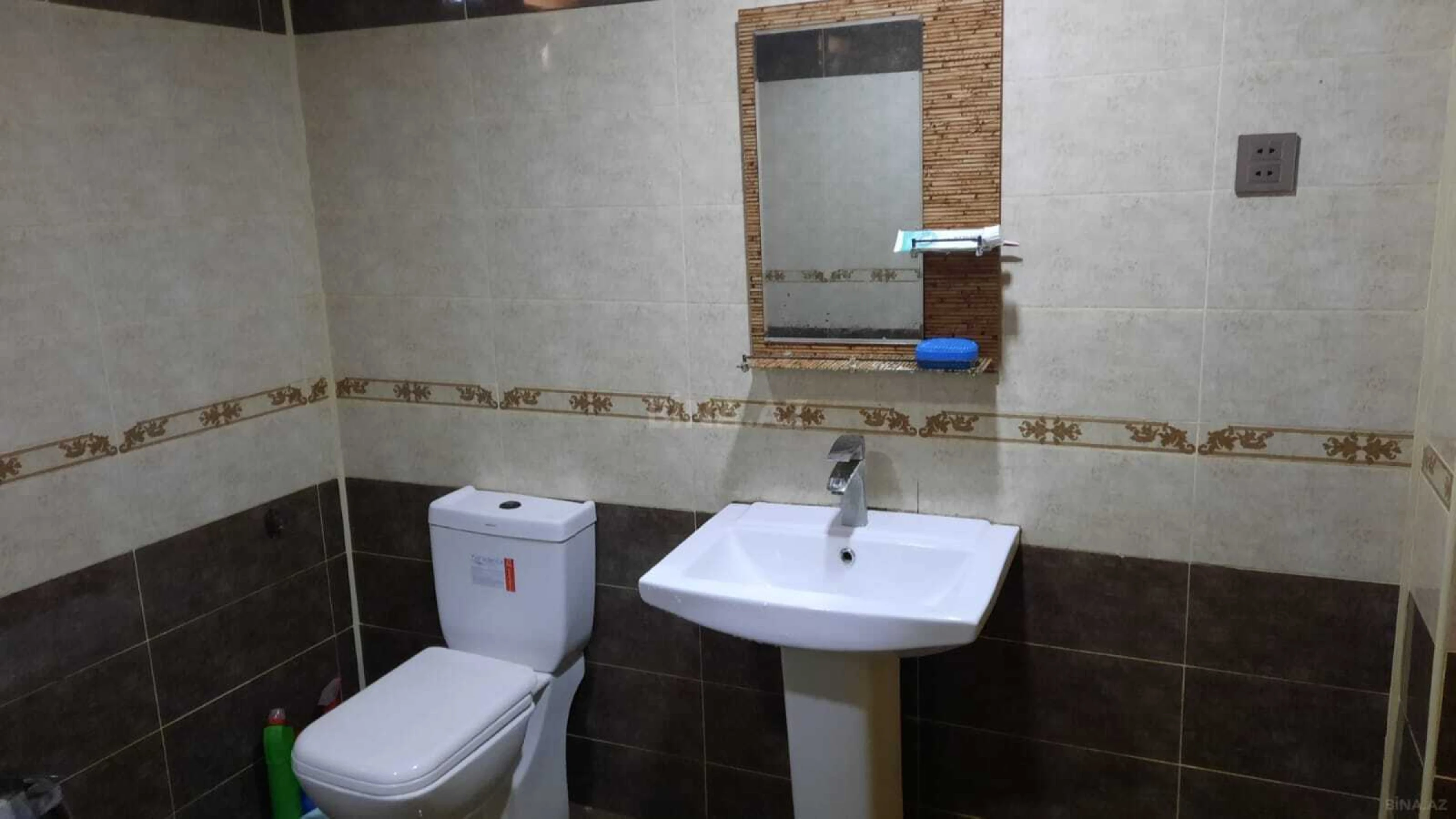 Satılır 5 otaqlı həyət evi 240 m²