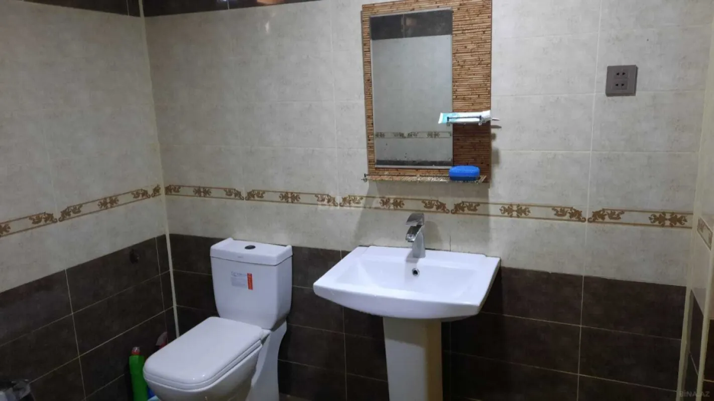 Satılır 5 otaqlı həyət evi 240 m²