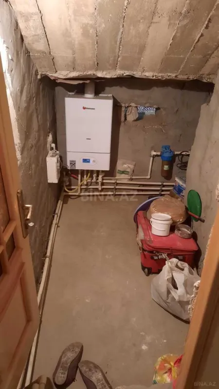 Satılır 5 otaqlı həyət evi 240 m²