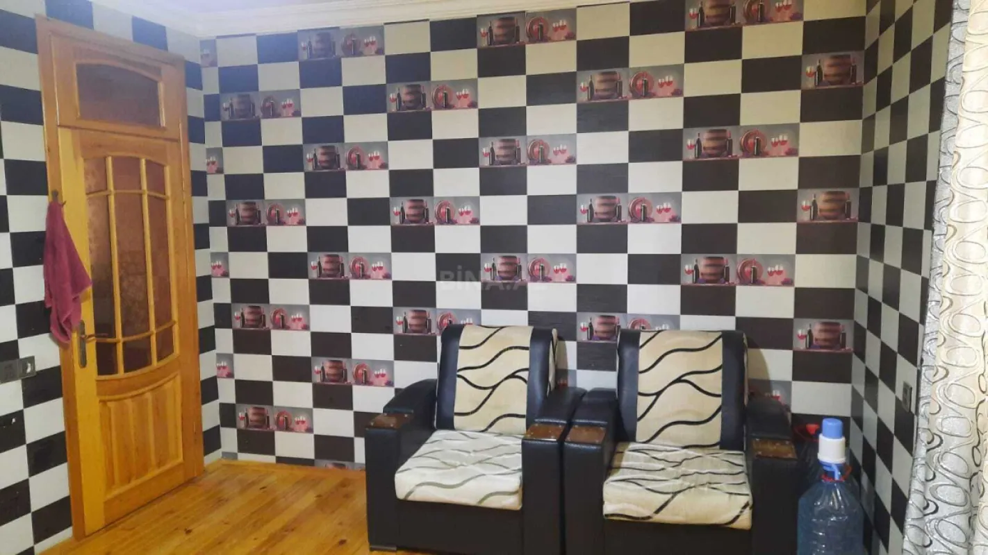 Satılır 5 otaqlı həyət evi 240 m²