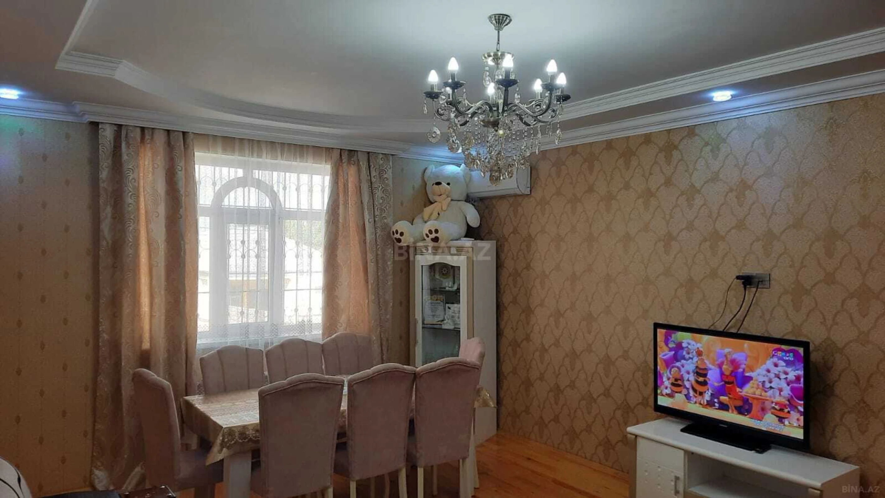 Satılır 5 otaqlı həyət evi 240 m²
