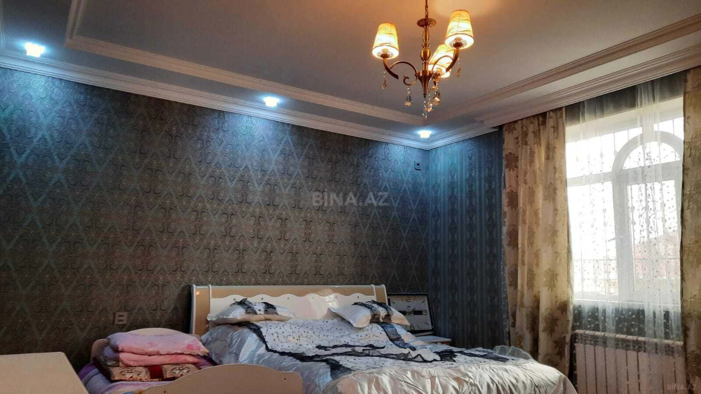 Satılır 5 otaqlı həyət evi 240 m²