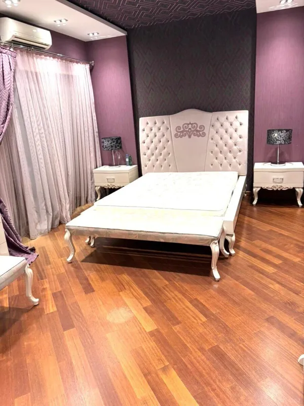 Kirayə verilir 4 otaqlı mənzil 200 m²