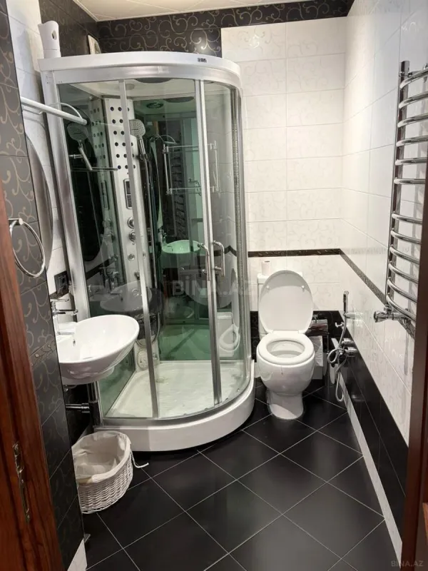 Kirayə verilir 4 otaqlı mənzil 200 m²