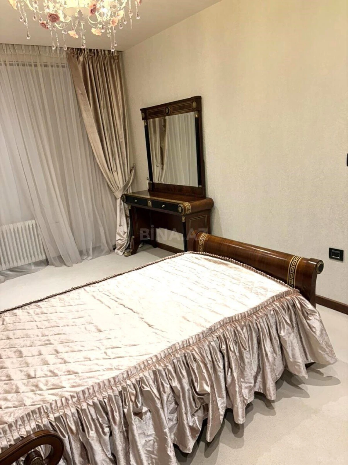 Kirayə verilir 4 otaqlı mənzil 200 m²