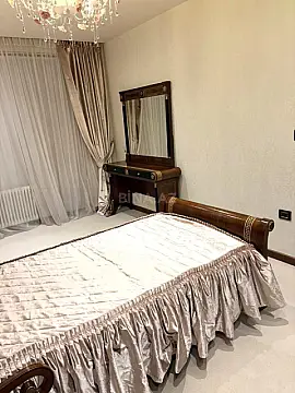 Kirayə verilir 4 otaqlı mənzil 200 m²