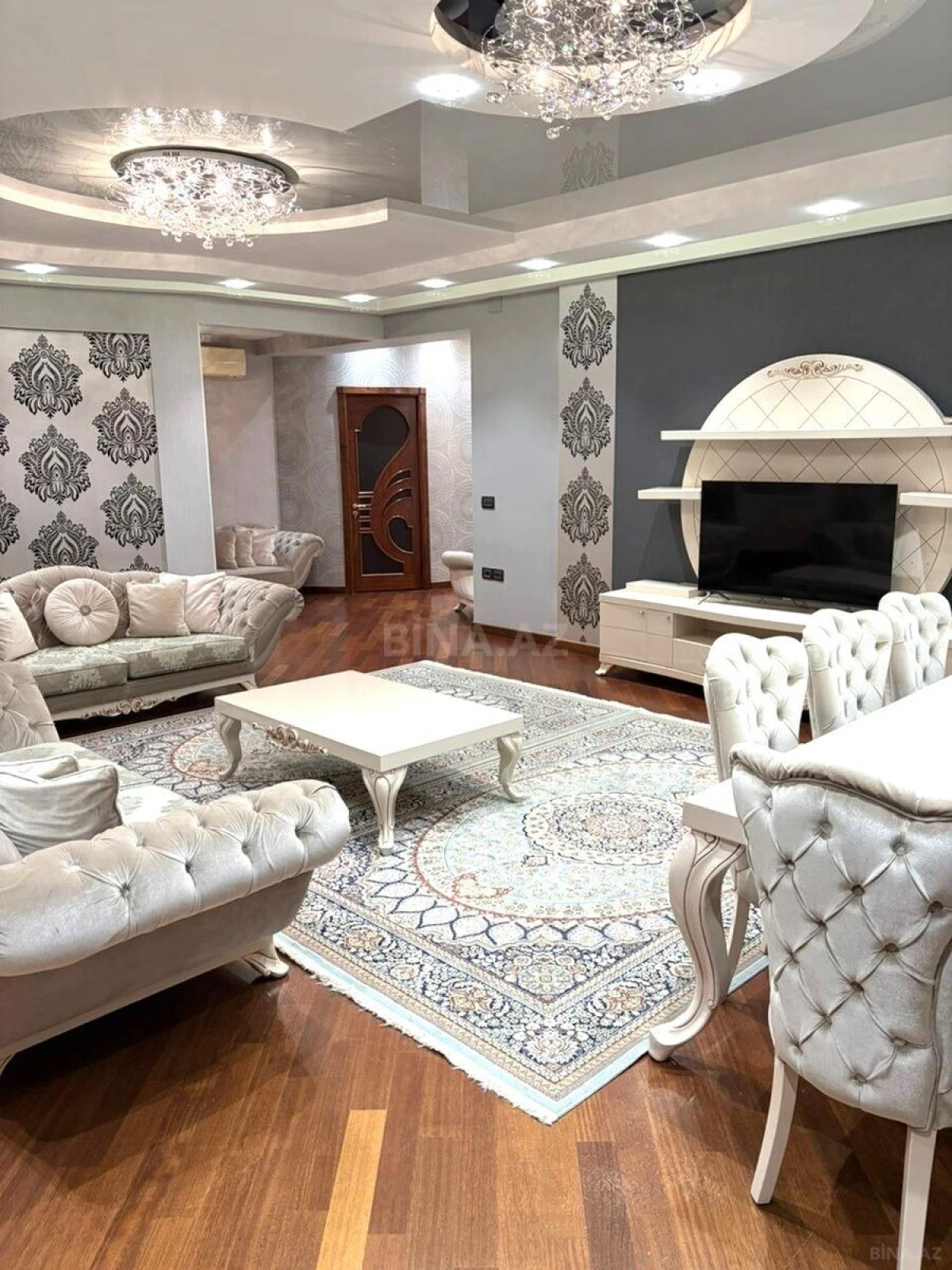 Kirayə verilir 4 otaqlı mənzil 200 m²