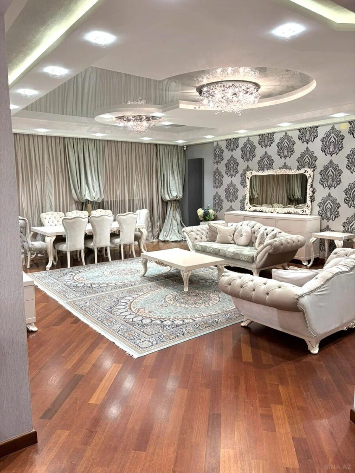 Kirayə verilir 4 otaqlı mənzil 200 m²