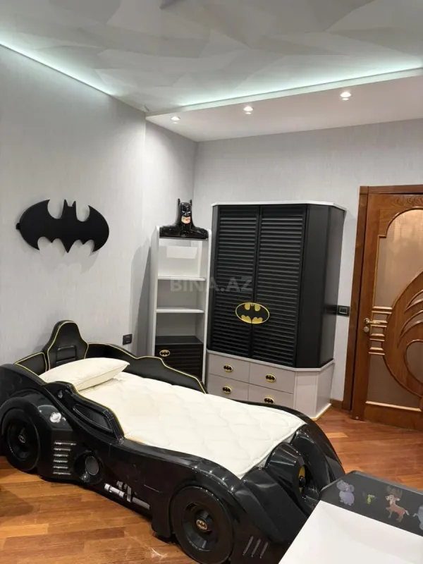 Kirayə verilir 4 otaqlı mənzil 200 m²