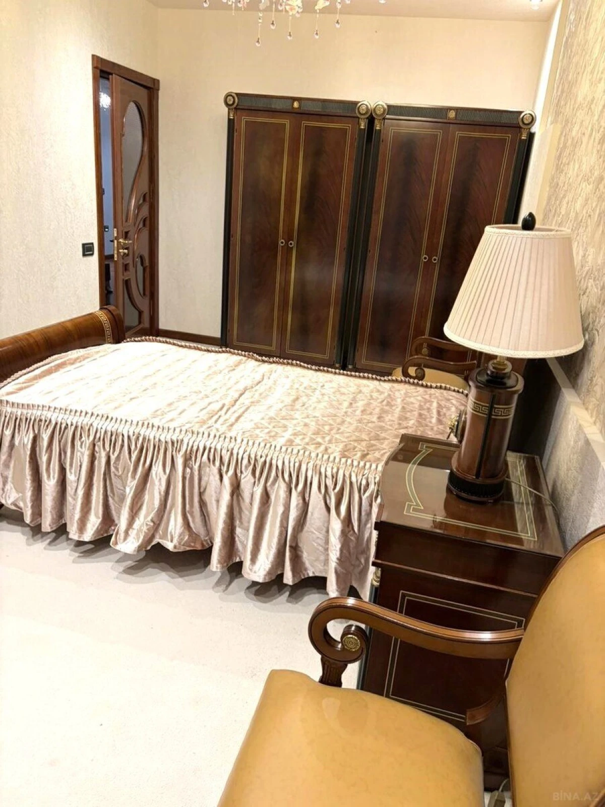 Kirayə verilir 4 otaqlı mənzil 200 m²