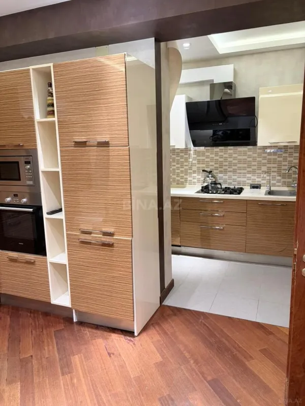 Kirayə verilir 4 otaqlı mənzil 200 m²