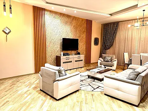 Satılır 3 otaqlı mənzil 140 m²