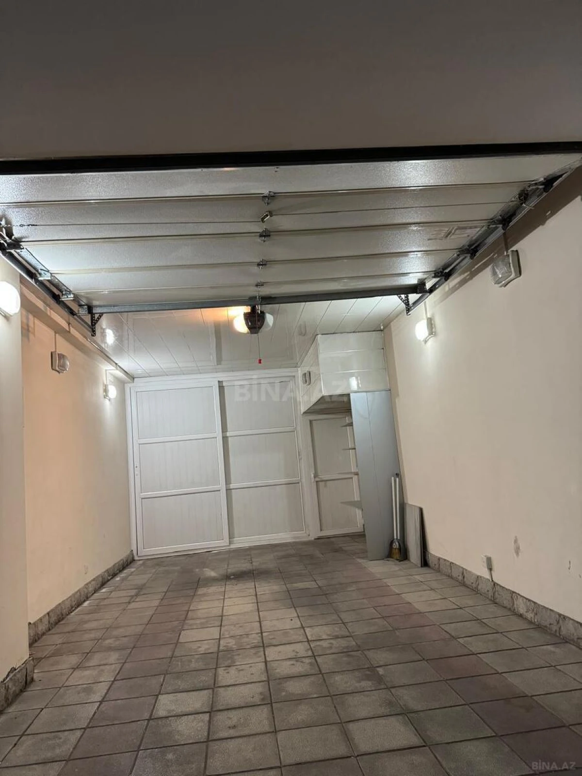Satılır 3 otaqlı mənzil 140 m²